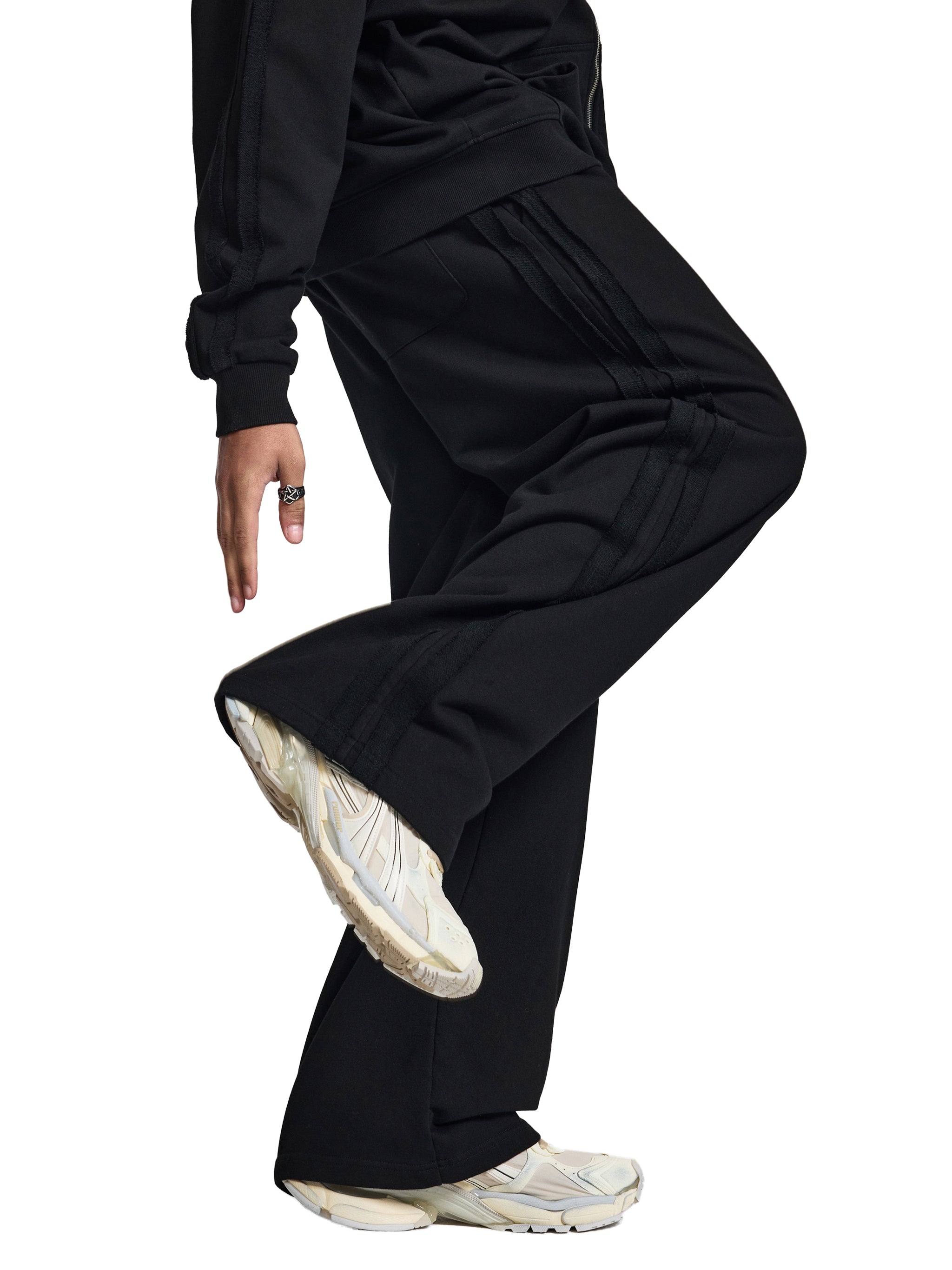 NELVIA Straight-Leg Sweatpants